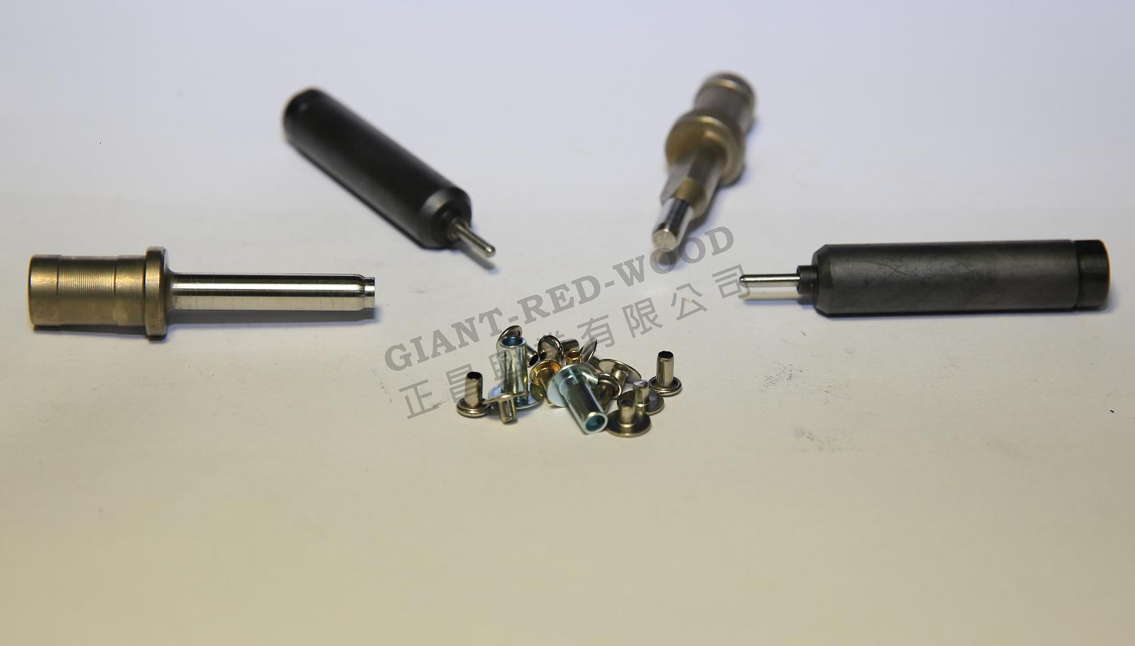 Hollow nail mold